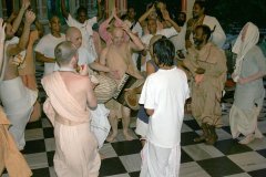 532222_422273087869655_2095070350_n